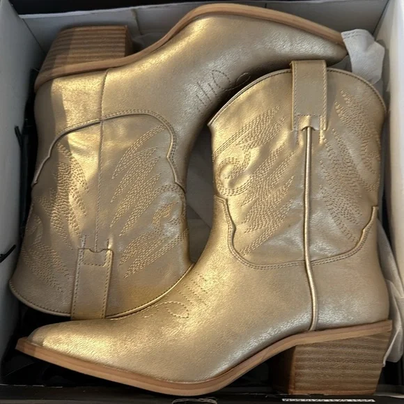 Gold Ladies Cowboy Boots - Picture 5 of 5